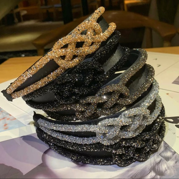 2X$30FROM NEW YORK TO PARIS IT’S ON EVERYONES HEAD - Picture 7 of 7